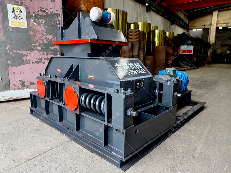 中型直連式對輥制砂機設備發(fā)貨圖片