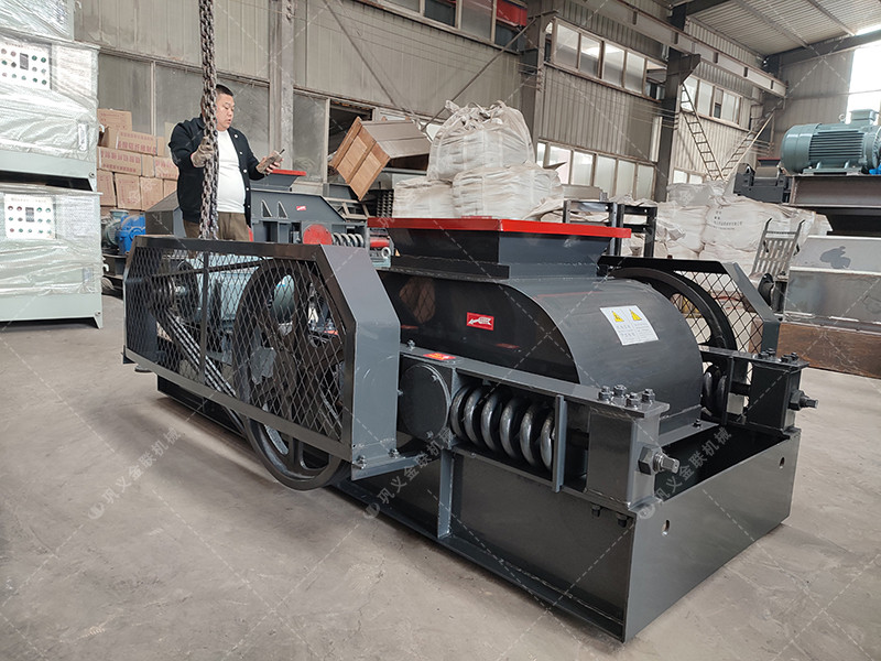 2PGC400X400雙齒輥破碎機發(fā)往新疆伊犁破碎煤