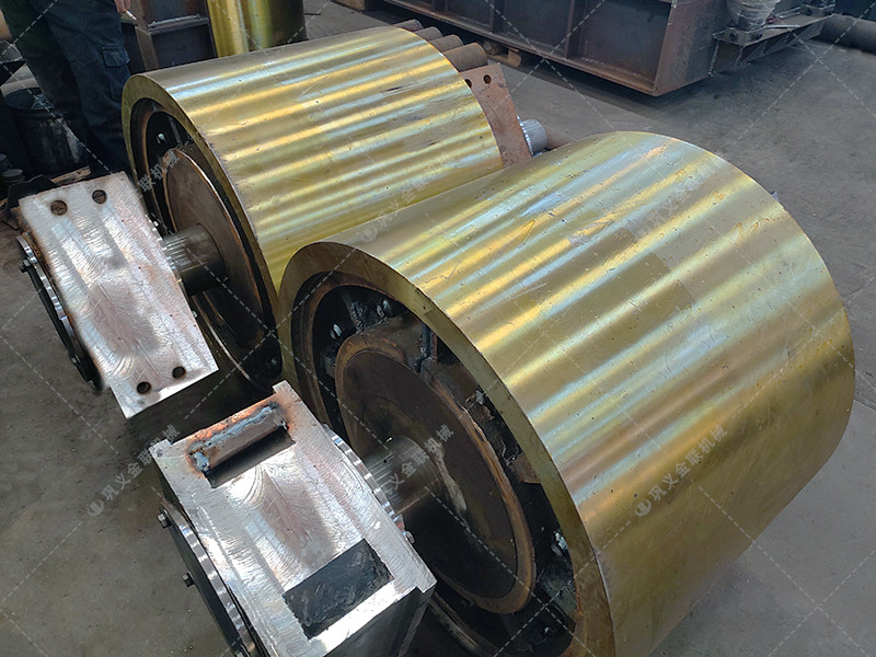 GS800X800對輥破碎機(jī)總成發(fā)往安徽阜陽