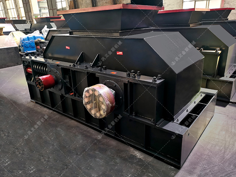 2PG1000×700連軸對輥破碎機(jī)發(fā)貨現(xiàn)場圖片_發(fā)往廣東_玄武巖制砂