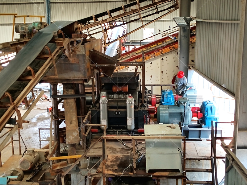 硅礦石對輥制砂機:180噸/時高效能,如何選擇實力廠家是關鍵 硅礦石對輥制砂機:180噸/時高效能,如何選擇實力廠家是關鍵