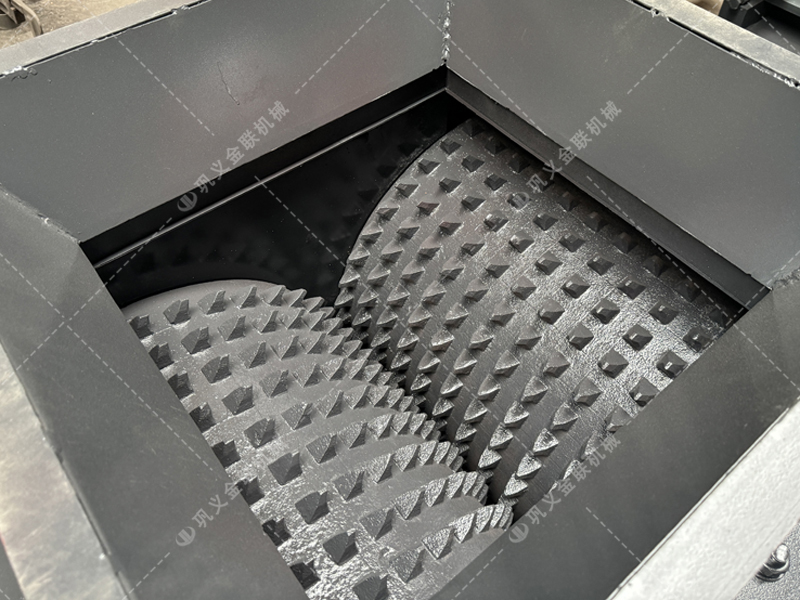 大塊煤矸石直接喂料會損壞設備？狼牙齒輥為何敢承諾'來者不拒'？