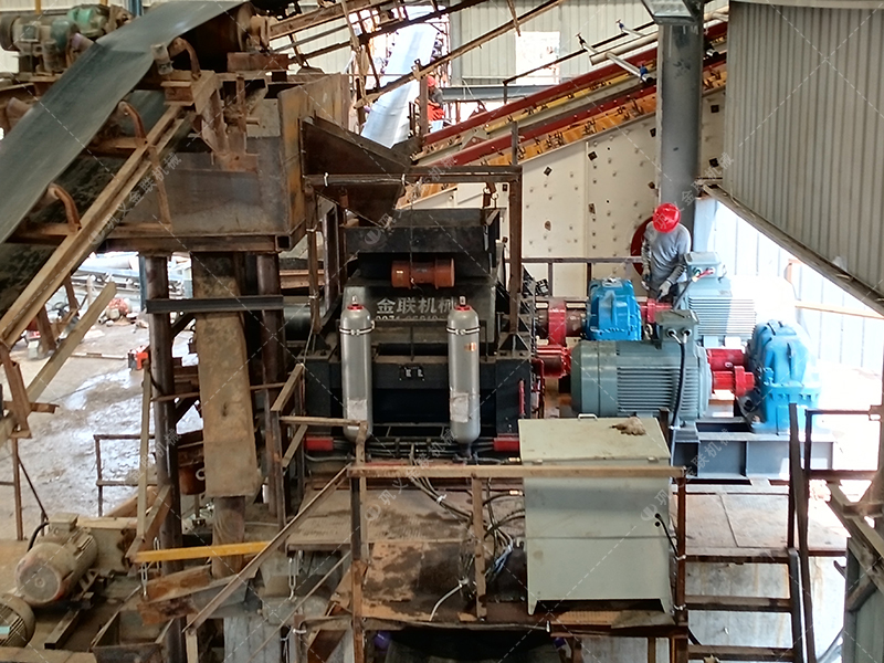 時產100噸和200噸的石灰石生產線，選擇的液壓對輥制砂機有何不同？